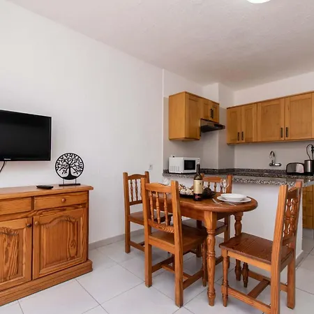 Floritas 24 - One Bed With Pool View Apartment Arona (Tenerife)